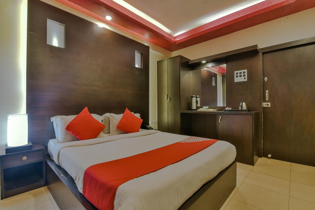 Hotel Manoshanti ปณชี ภายนอก รูปภาพ