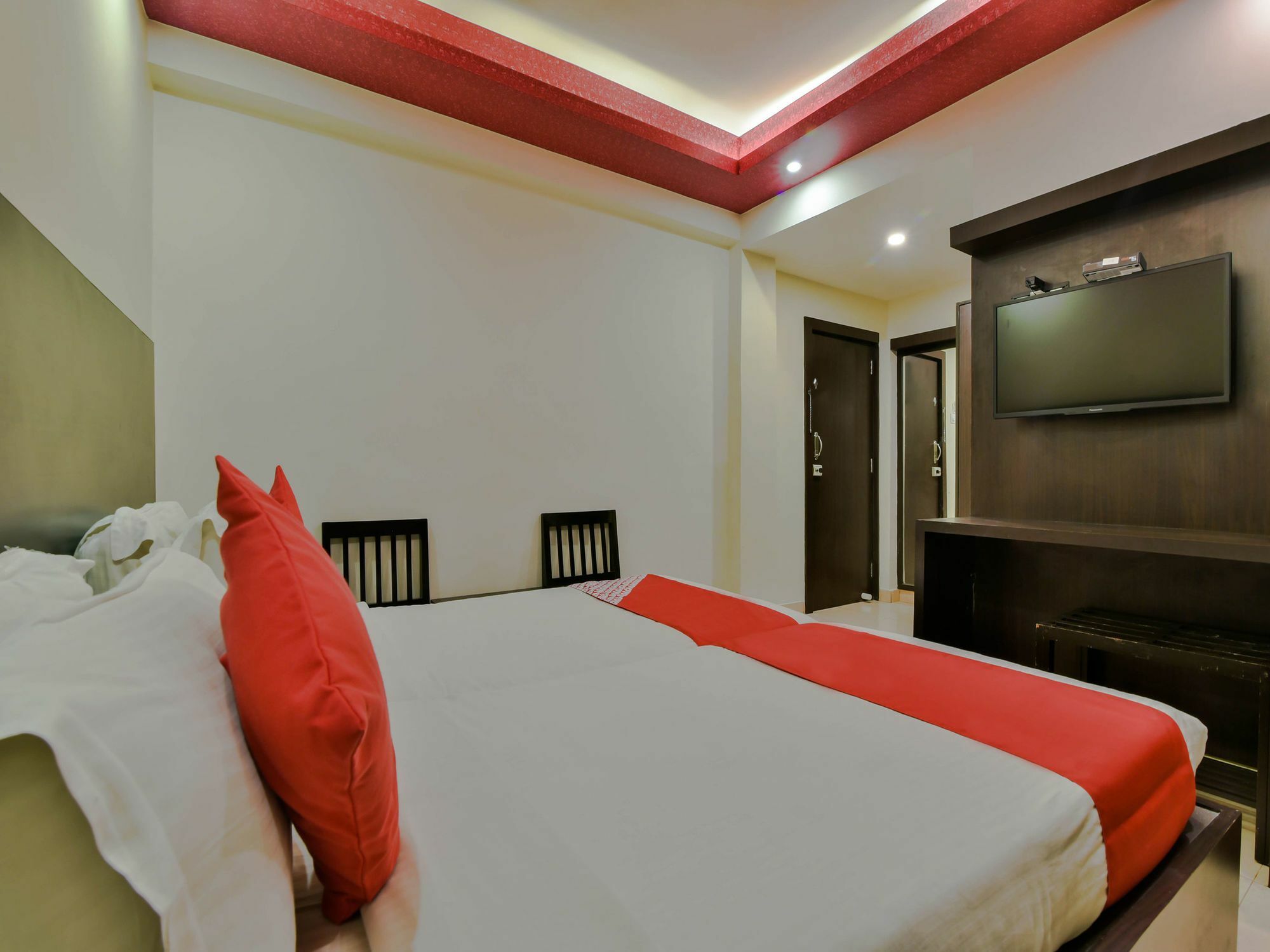 Hotel Manoshanti ปณชี ภายนอก รูปภาพ